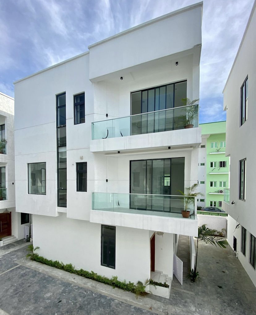 4 Bedroom fully detached house 